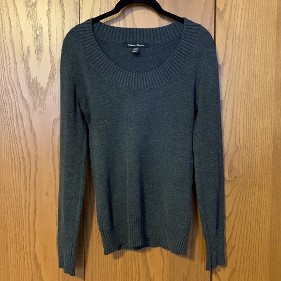 Scoop neck dark gray sweater, size L - Picture 1 of 3